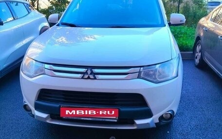 Mitsubishi Outlander III рестайлинг 3, 2014 год, 1 650 000 рублей, 2 фотография