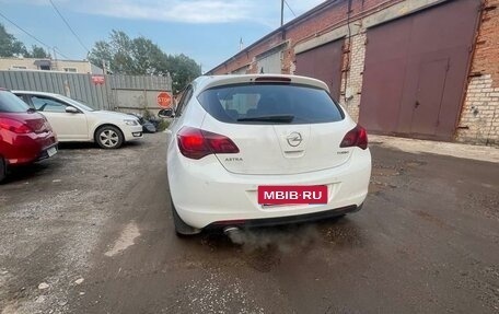 Opel Astra J, 2010 год, 670 000 рублей, 3 фотография