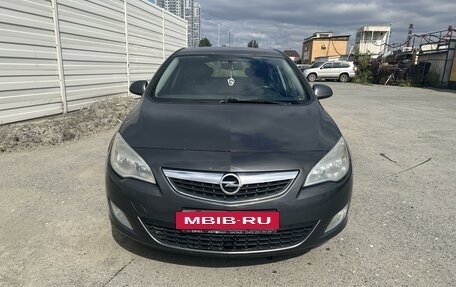 Opel Astra J, 2011 год, 719 999 рублей, 2 фотография