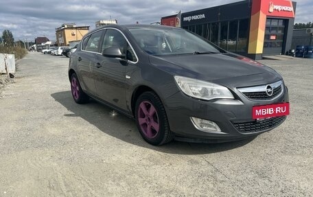 Opel Astra J, 2011 год, 719 999 рублей, 3 фотография