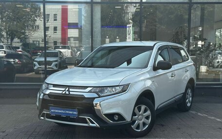 Mitsubishi Outlander III рестайлинг 3, 2021 год, 2 650 000 рублей, 1 фотография