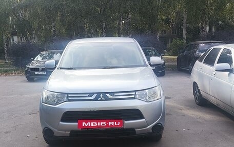 Mitsubishi Outlander III рестайлинг 3, 2013 год, 1 350 000 рублей, 2 фотография