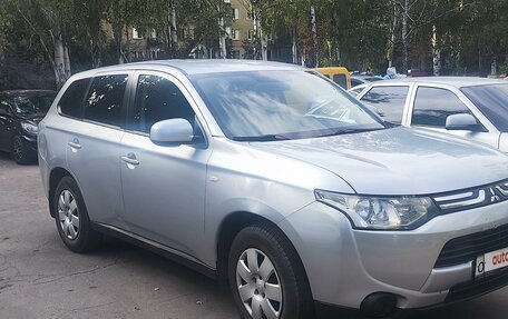 Mitsubishi Outlander III рестайлинг 3, 2013 год, 1 350 000 рублей, 4 фотография