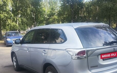 Mitsubishi Outlander III рестайлинг 3, 2013 год, 1 350 000 рублей, 6 фотография