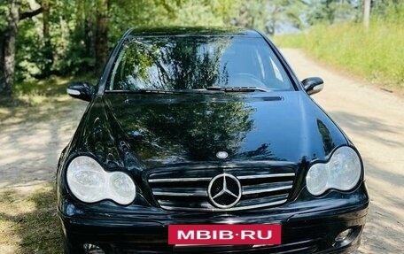 Mercedes-Benz C-Класс, 2005 год, 650 000 рублей, 3 фотография