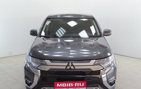 Mitsubishi Outlander III рестайлинг 3, 2019 год, 2 299 990 рублей, 2 фотография