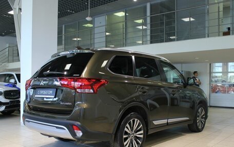 Mitsubishi Outlander III рестайлинг 3, 2019 год, 2 245 000 рублей, 4 фотография