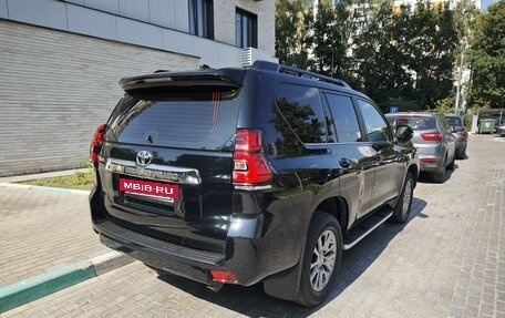 Toyota Land Cruiser Prado 150 рестайлинг 2, 2018 год, 5 900 000 рублей, 5 фотография