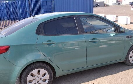 KIA Rio III рестайлинг, 2013 год, 900 000 рублей, 2 фотография