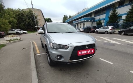 Mitsubishi Outlander III рестайлинг 3, 2011 год, 1 015 000 рублей, 2 фотография