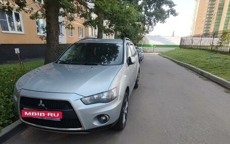 Mitsubishi Outlander III рестайлинг 3, 2011 год, 1 015 000 рублей, 16 фотография