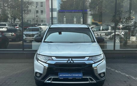 Mitsubishi Outlander III рестайлинг 3, 2021 год, 2 650 000 рублей, 2 фотография