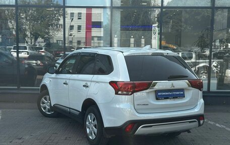 Mitsubishi Outlander III рестайлинг 3, 2021 год, 2 650 000 рублей, 7 фотография