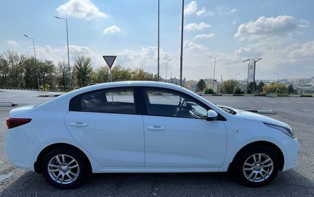 KIA Rio IV, 2018 год, 1 484 000 рублей, 4 фотография