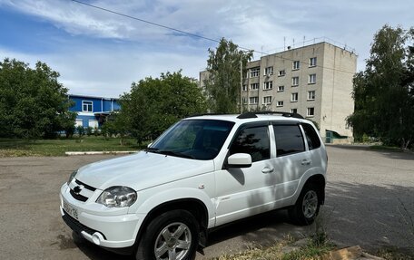 Chevrolet Niva I рестайлинг, 2017 год, 875 000 рублей, 6 фотография