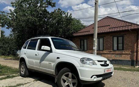 Chevrolet Niva I рестайлинг, 2017 год, 875 000 рублей, 7 фотография