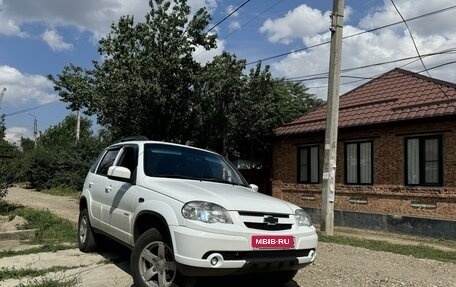 Chevrolet Niva I рестайлинг, 2017 год, 875 000 рублей, 4 фотография