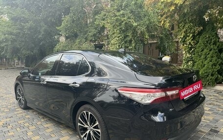 Toyota Camry, 2018 год, 3 115 000 рублей, 3 фотография