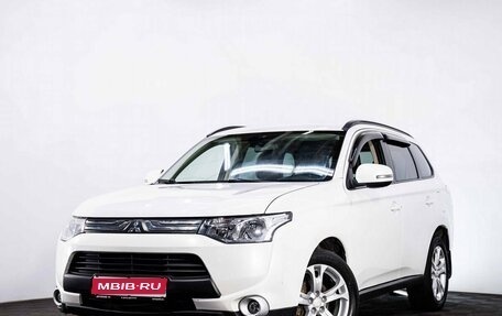 Mitsubishi Outlander III рестайлинг 3, 2013 год, 1 385 000 рублей, 1 фотография