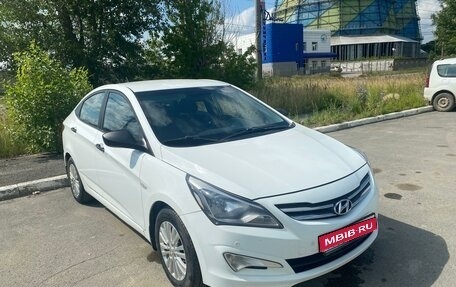 Hyundai Solaris II рестайлинг, 2015 год, 1 070 000 рублей, 1 фотография