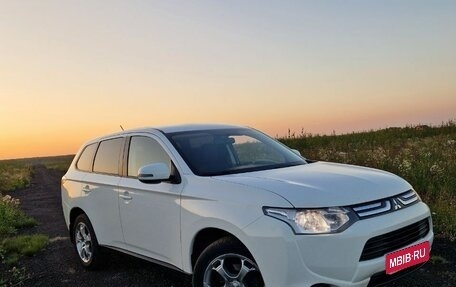 Mitsubishi Outlander III рестайлинг 3, 2013 год, 1 700 000 рублей, 1 фотография