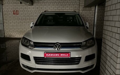 Volkswagen Touareg III, 2013 год, 2 870 000 рублей, 2 фотография