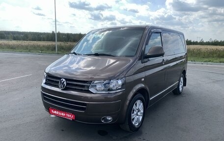 Volkswagen Multivan T5, 2012 год, 2 500 000 рублей, 1 фотография