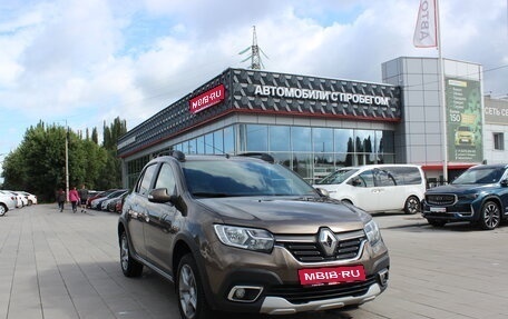 Renault Logan II, 2018 год, 1 355 000 рублей, 1 фотография