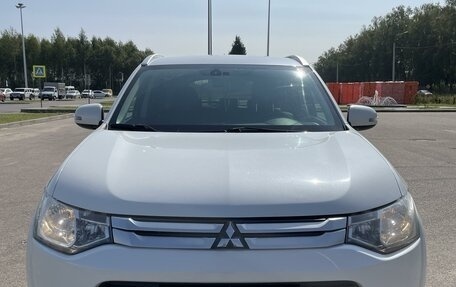 Mitsubishi Outlander III рестайлинг 3, 2014 год, 1 350 000 рублей, 1 фотография