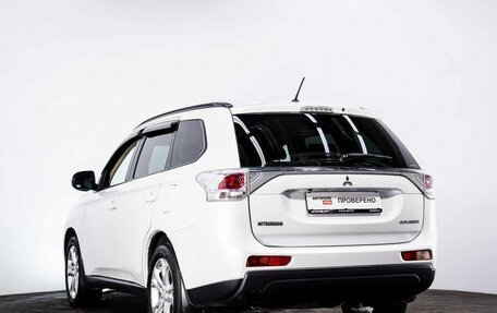 Mitsubishi Outlander III рестайлинг 3, 2013 год, 1 385 000 рублей, 4 фотография