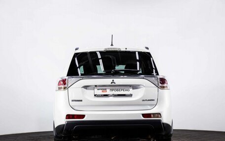 Mitsubishi Outlander III рестайлинг 3, 2013 год, 1 385 000 рублей, 5 фотография