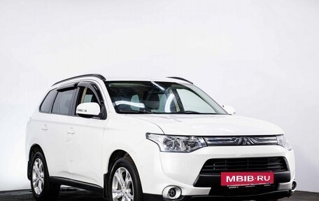 Mitsubishi Outlander III рестайлинг 3, 2013 год, 1 385 000 рублей, 3 фотография