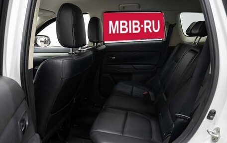 Mitsubishi Outlander III рестайлинг 3, 2013 год, 1 385 000 рублей, 11 фотография