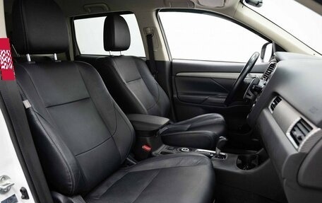 Mitsubishi Outlander III рестайлинг 3, 2013 год, 1 385 000 рублей, 14 фотография