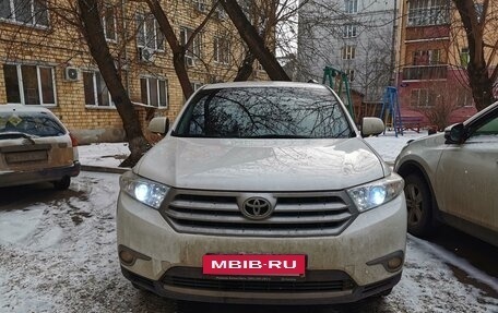 Toyota Highlander III, 2012 год, 3 000 000 рублей, 2 фотография