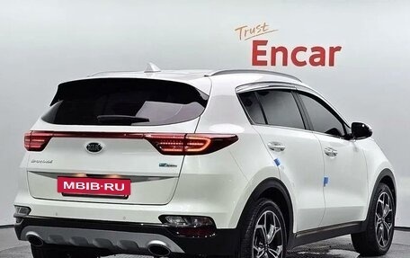 KIA Sportage IV рестайлинг, 2019 год, 1 800 555 рублей, 2 фотография