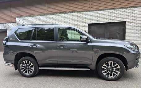 Toyota Land Cruiser Prado 150 рестайлинг 2, 2022 год, 7 200 000 рублей, 2 фотография