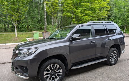 Toyota Land Cruiser Prado 150 рестайлинг 2, 2022 год, 7 200 000 рублей, 6 фотография