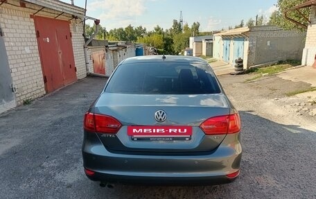 Volkswagen Jetta VI, 2011 год, 970 000 рублей, 11 фотография