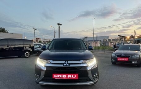 Mitsubishi Outlander III рестайлинг 3, 2015 год, 1 700 000 рублей, 2 фотография