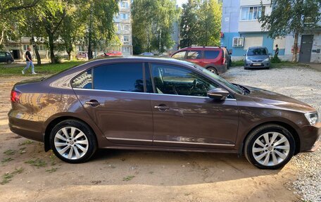 Volkswagen Jetta VI, 2016 год, 1 590 000 рублей, 2 фотография