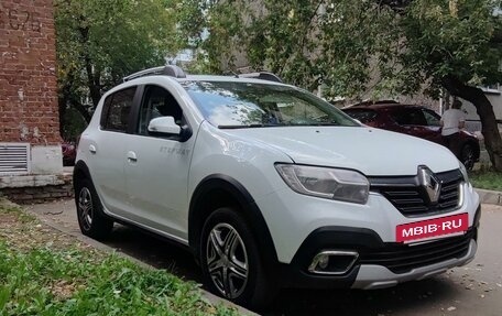 Renault Sandero II рестайлинг, 2019 год, 1 070 000 рублей, 2 фотография