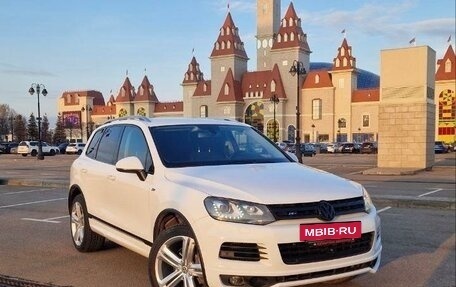 Volkswagen Touareg III, 2012 год, 2 499 000 рублей, 3 фотография