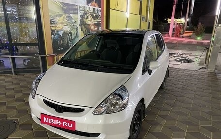 Honda Fit III, 2002 год, 550 000 рублей, 4 фотография