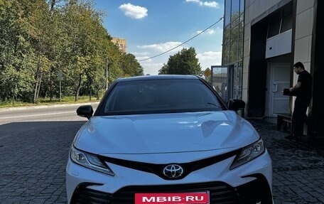 Toyota Camry, 2021 год, 4 990 000 рублей, 2 фотография