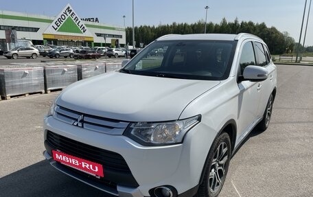 Mitsubishi Outlander III рестайлинг 3, 2014 год, 1 350 000 рублей, 2 фотография