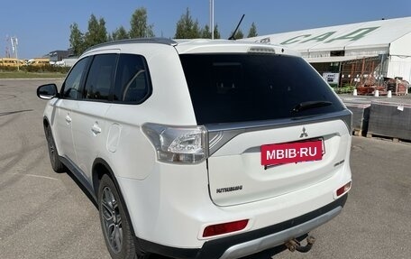 Mitsubishi Outlander III рестайлинг 3, 2014 год, 1 350 000 рублей, 4 фотография