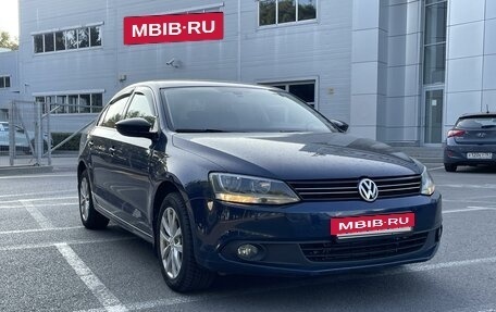 Volkswagen Jetta VI, 2012 год, 1 299 000 рублей, 2 фотография