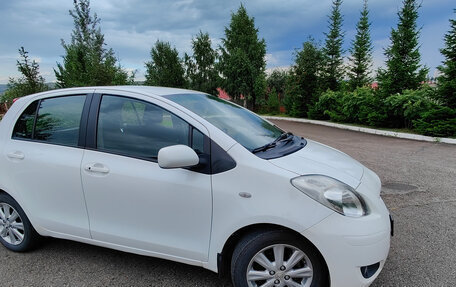 Toyota Yaris III рестайлинг, 2009 год, 775 000 рублей, 3 фотография