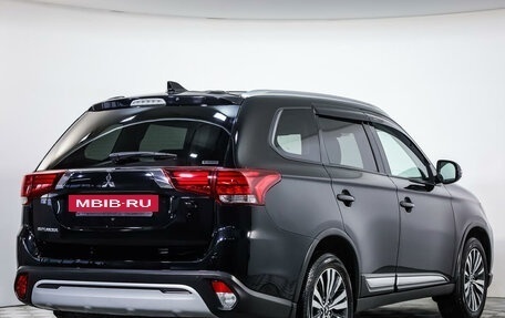 Mitsubishi Outlander III рестайлинг 3, 2020 год, 2 849 000 рублей, 5 фотография